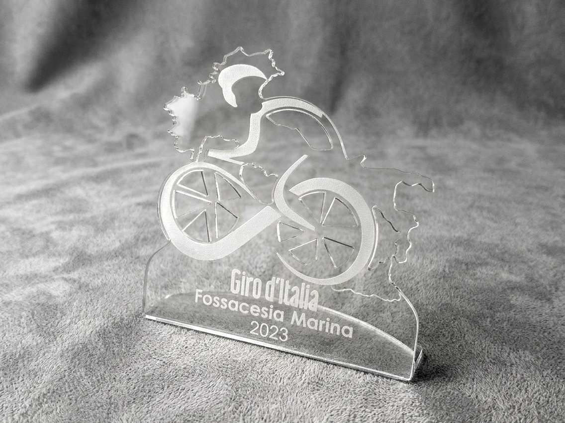 display vetrina in plexiglass trasparente personalizzato con incisione laser